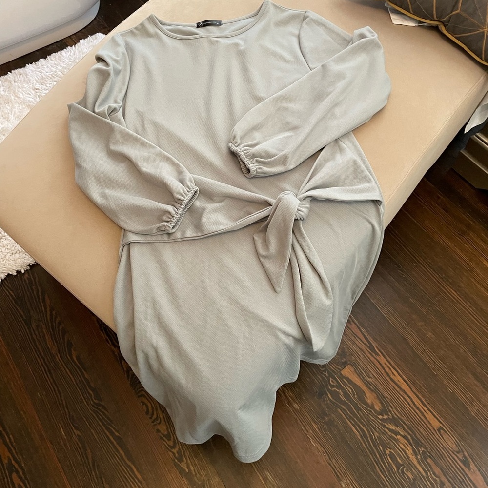 Tie front dress NWOT